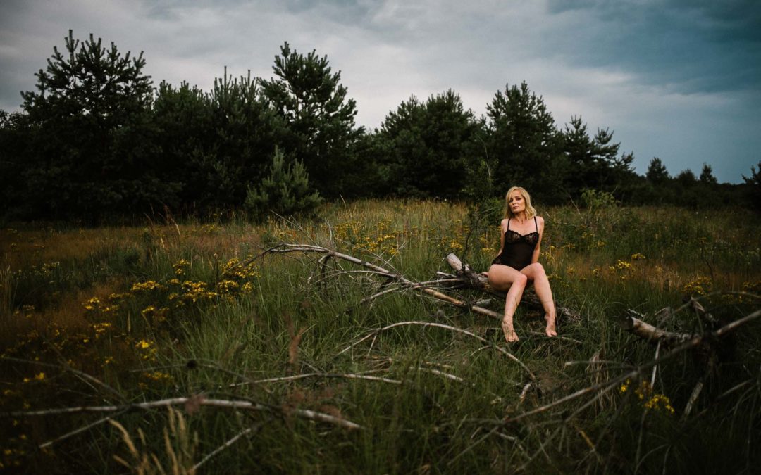 Sesja kobieca w&nbsp;plenerze pod&nbsp;Poznaniem
