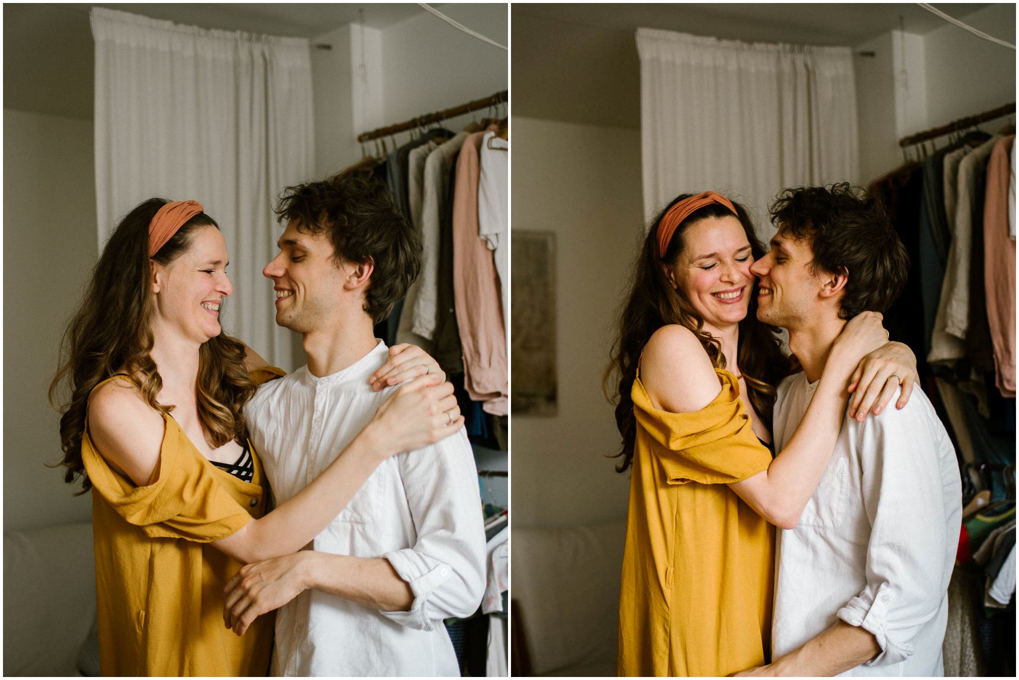 Mąż i&nbsp;żona przytulają się - Sesja niemowlęca lifestyle w&nbsp;domu Poznań