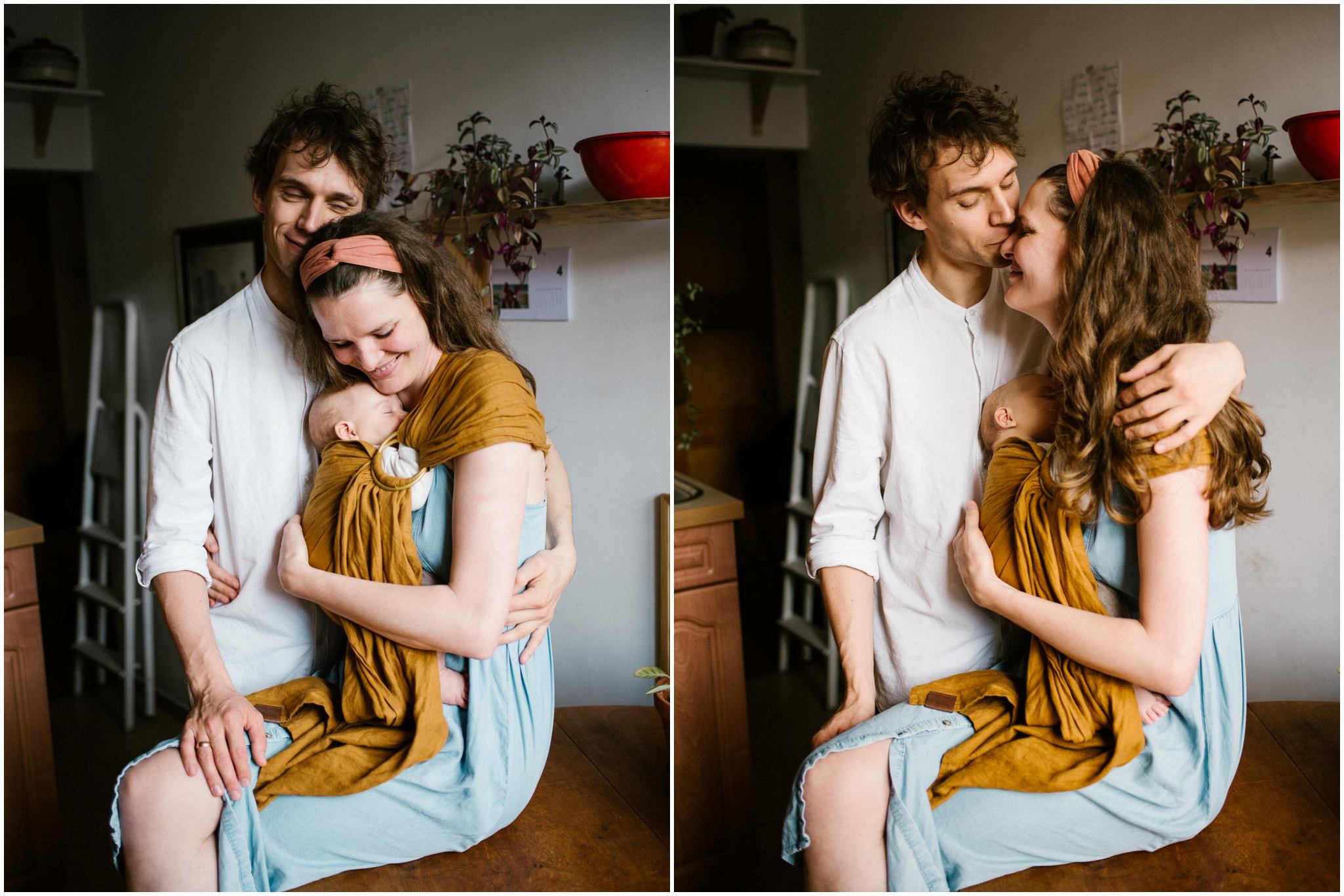 Mama z&nbsp;niemowlęciem zawiązanym w&nbsp;chustę, przytula ich tata - Sesja niemowlęca lifestyle w&nbsp;domu Poznań
