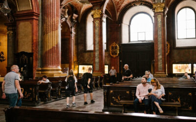 TU JESTEM Karmienie piersią w miejscach publicznych