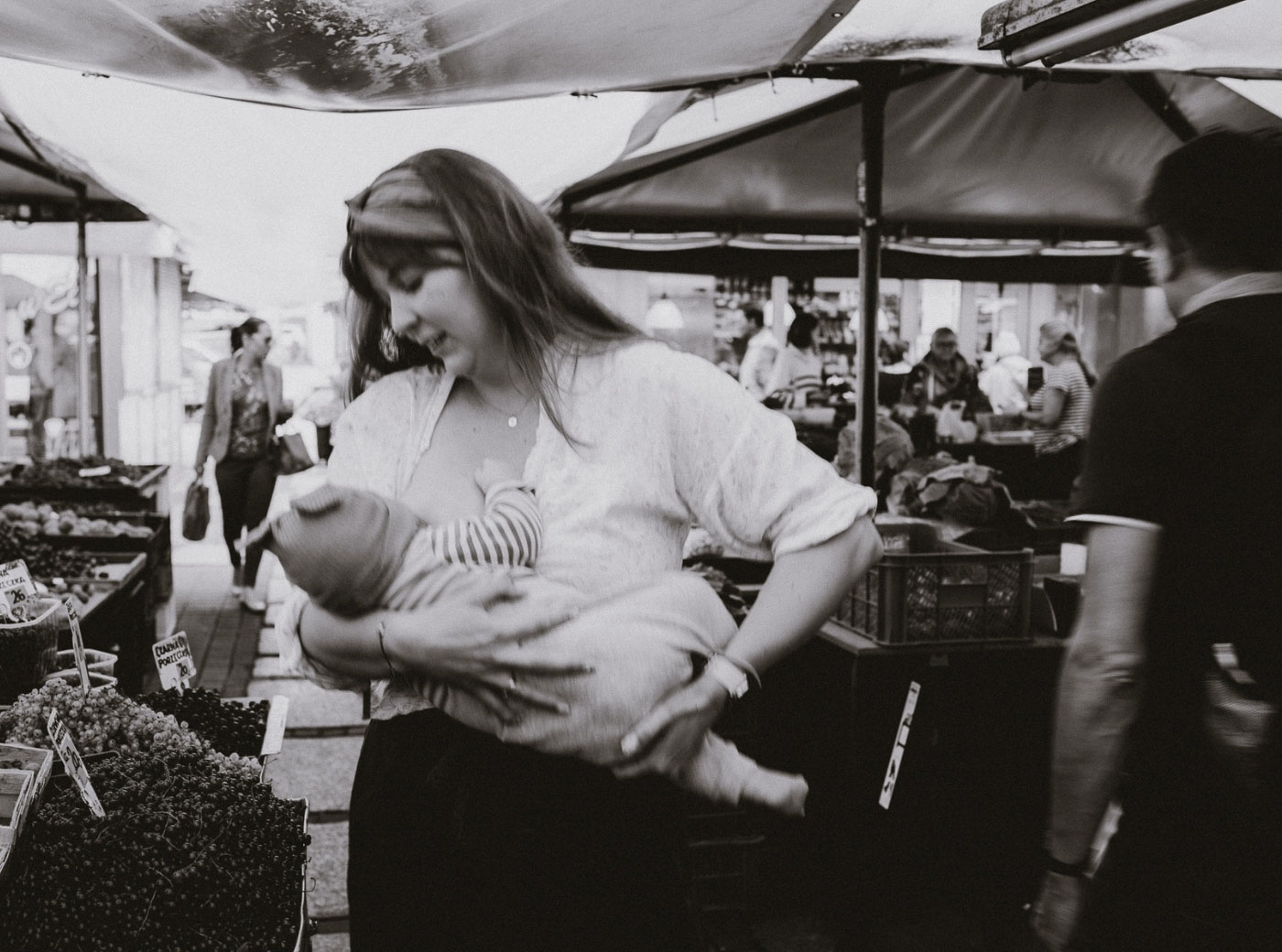 karmienie piersią w miejscu publicznym grupowa sesja Pani Woźna Poznań