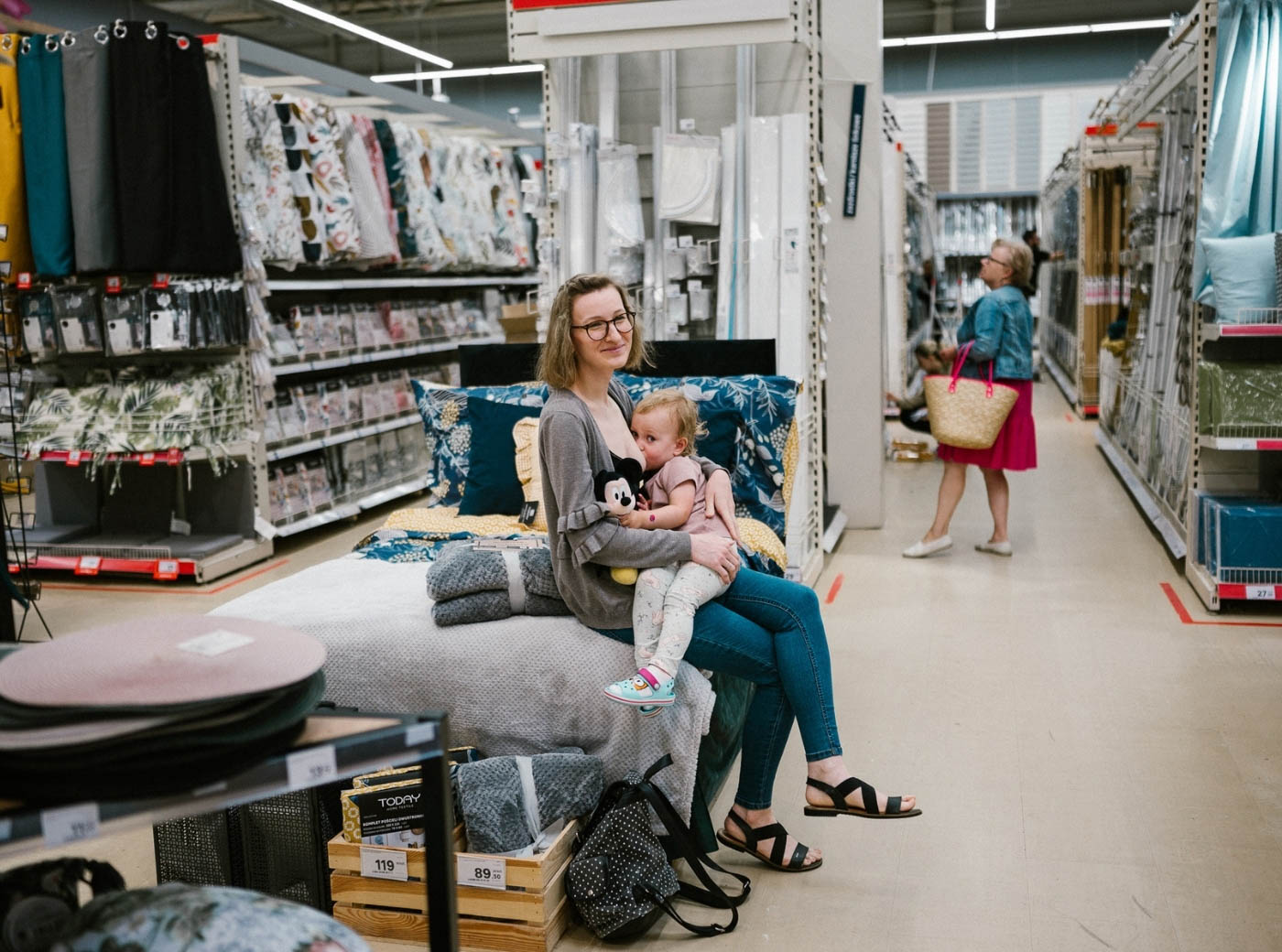 karmienie piersią w miejscu publicznym grupowa sesja Pani Woźna Poznań