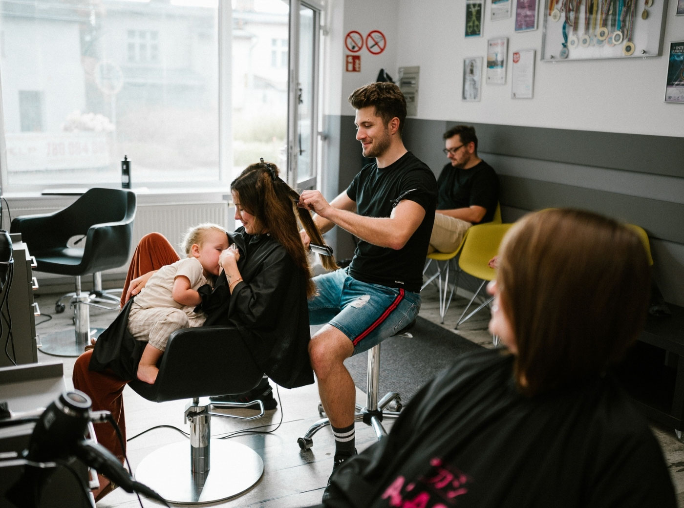 karmienie piersią w miejscu publicznym grupowa sesja Pani Woźna Poznań