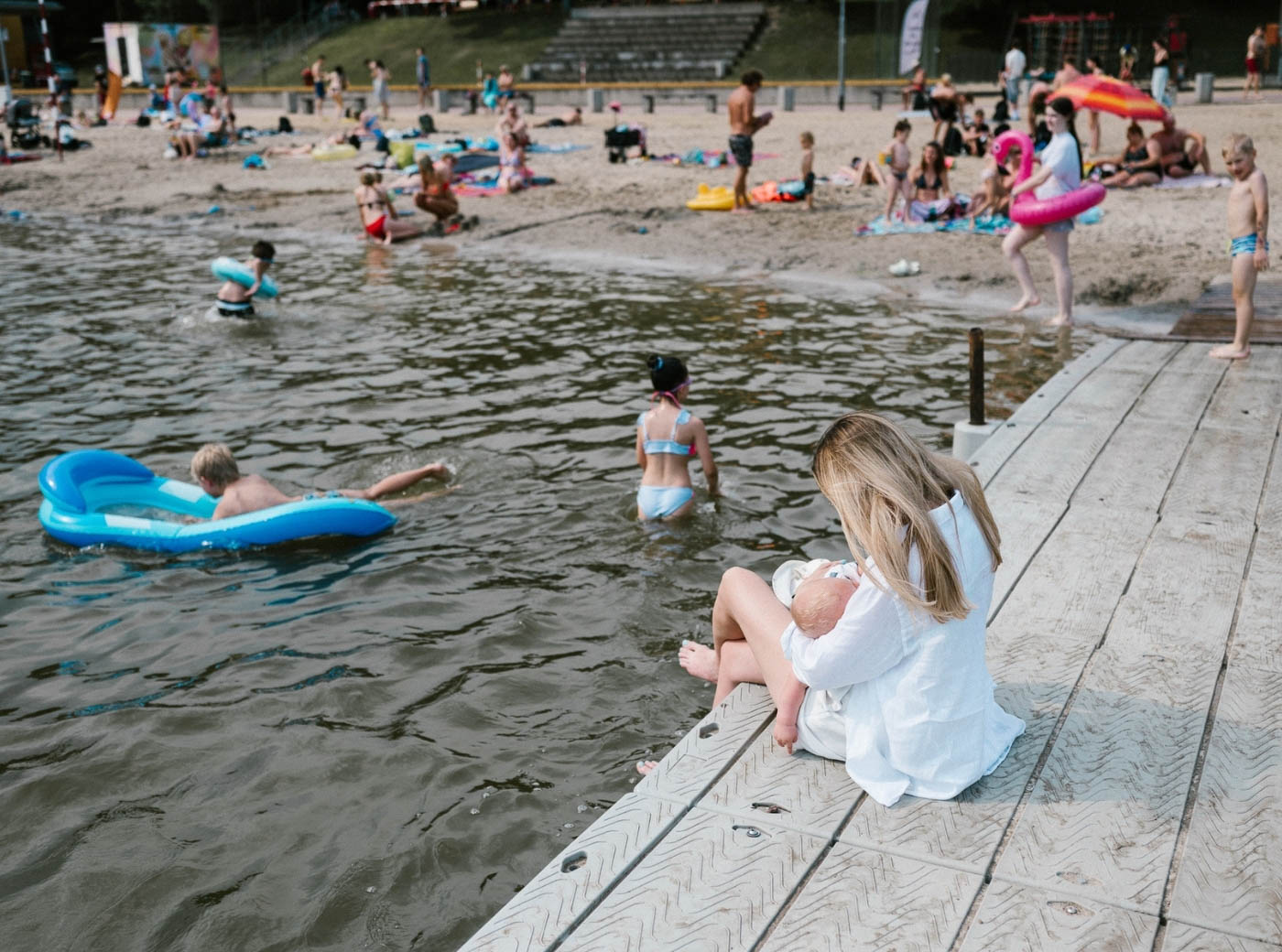 karmienie piersią w miejscu publicznym grupowa sesja Pani Woźna Poznań