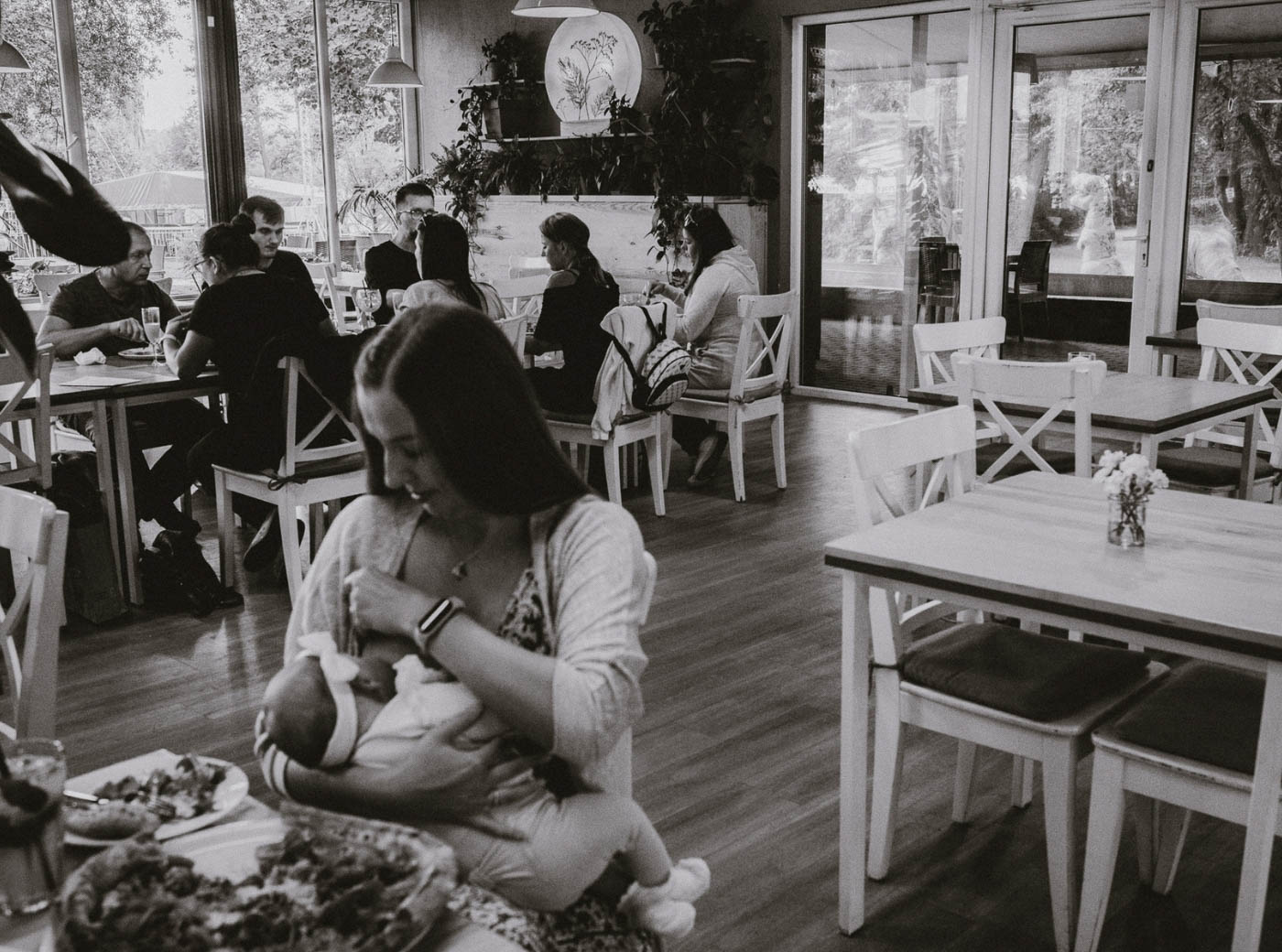 karmienie piersią w miejscu publicznym grupowa sesja Pani Woźna Poznań