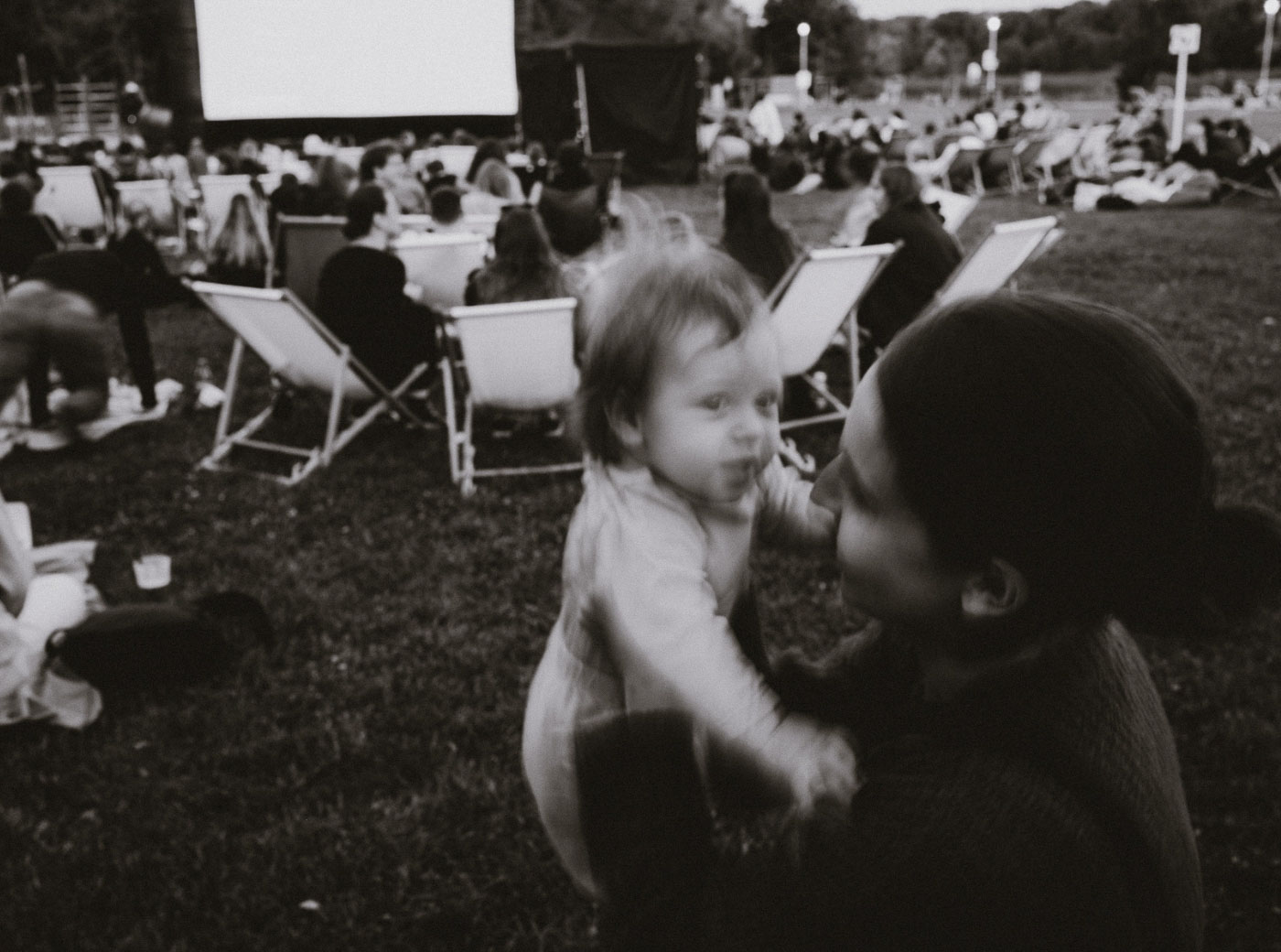 karmienie piersią w miejscu publicznym grupowa sesja Pani Woźna Poznań