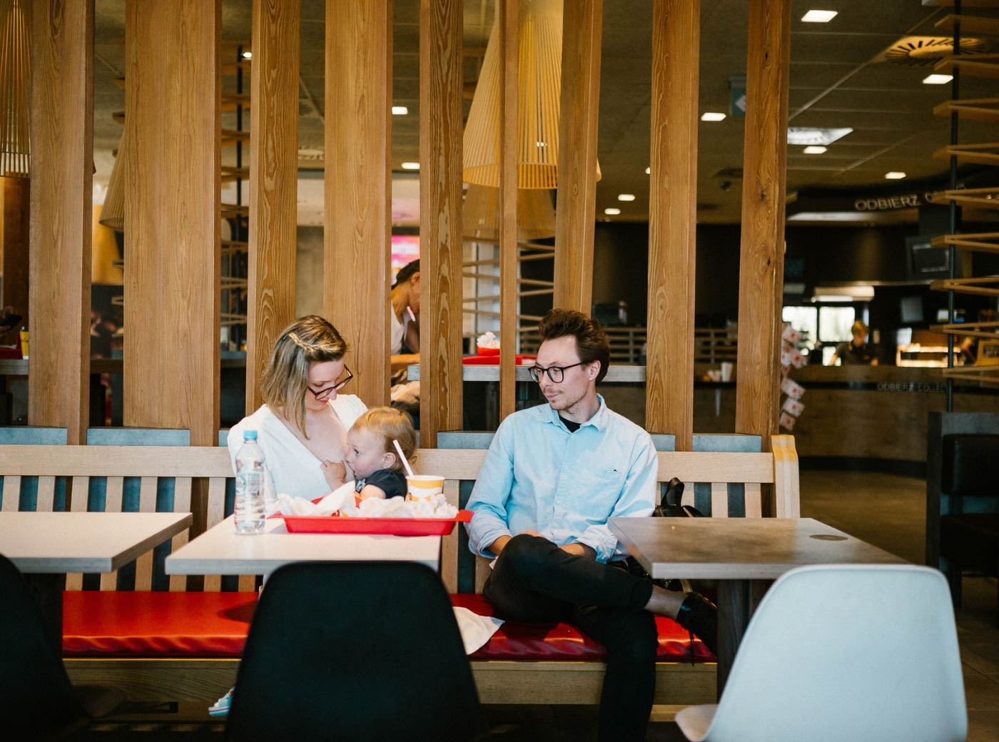 karmienie piersią w miejscu publicznym grupowa sesja Pani Woźna Poznań