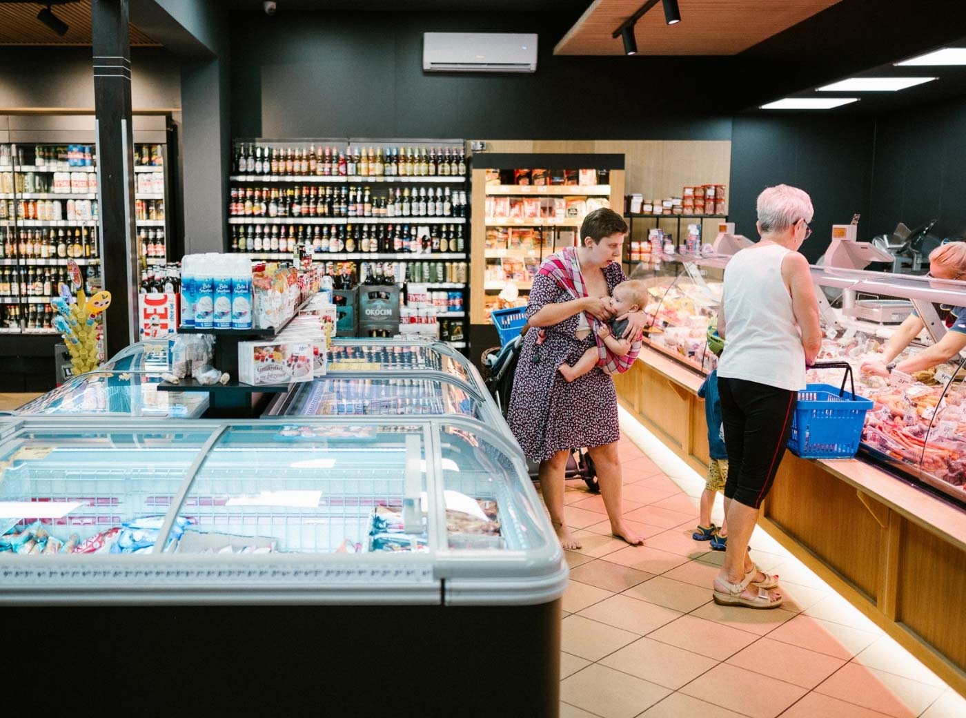 karmienie piersią w miejscu publicznym grupowa sesja Pani Woźna Poznań