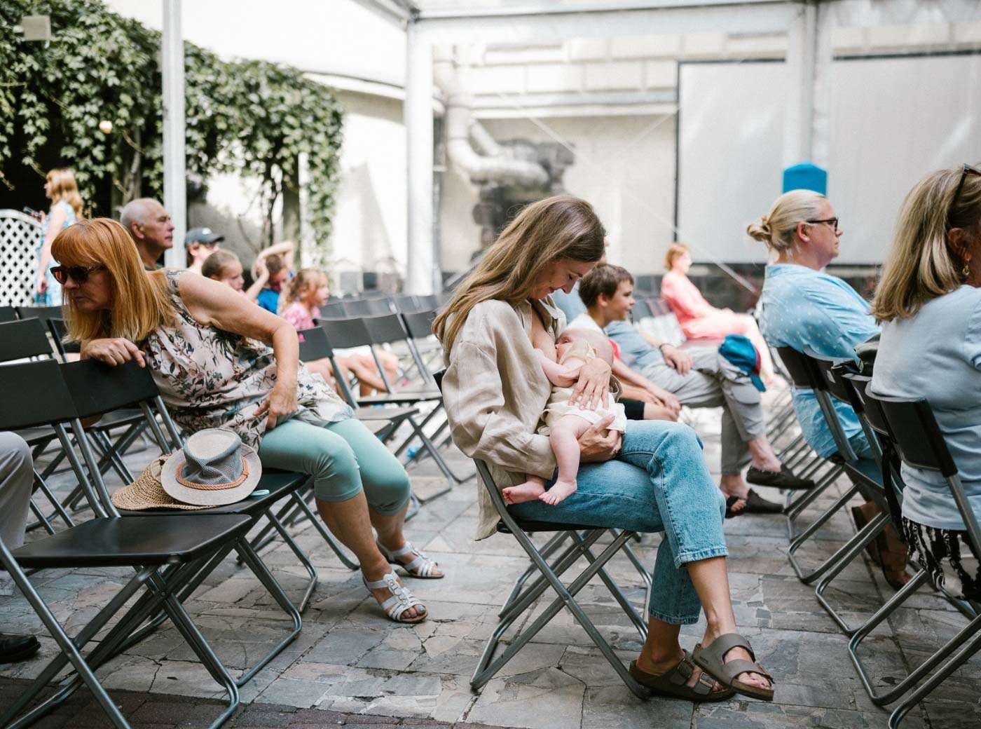 karmienie piersią w miejscu publicznym grupowa sesja Pani Woźna Poznań
