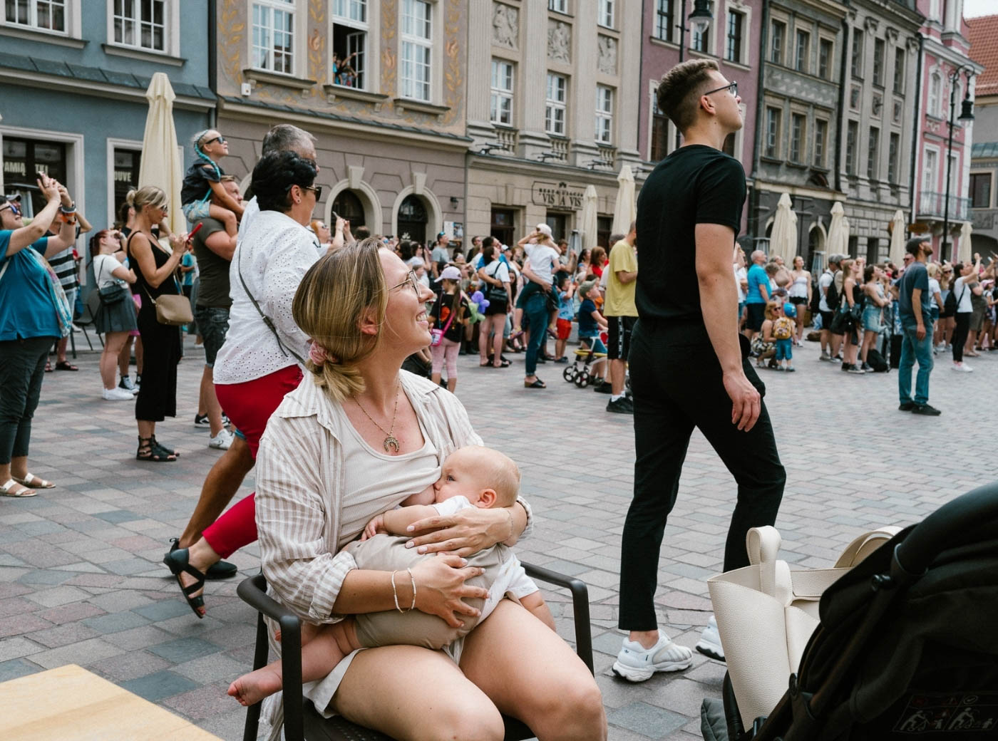 karmienie piersią w miejscu publicznym grupowa sesja Pani Woźna Poznań