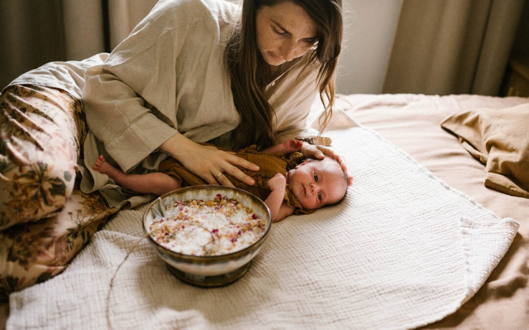 Sesja noworodkowa po&nbsp;porodzie lotosowym w&nbsp;domu – Poznań