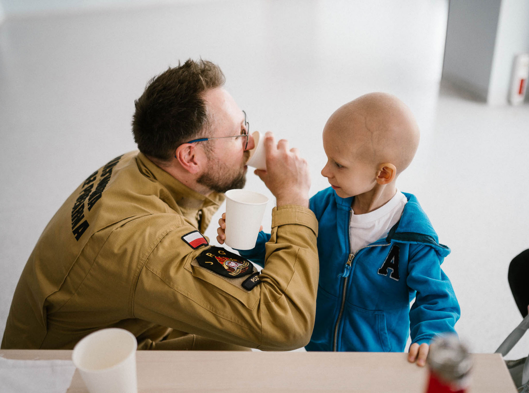 Reportaż onkologia Poznań projekt społeczny urodziny w Straży Pożarnej