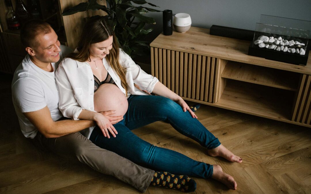 Sesja brzuszkowa w&nbsp;domu Poznań