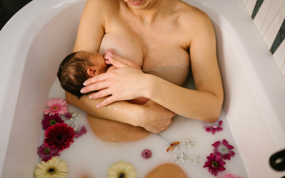 Sesja noworodkowa w&nbsp;wannie z&nbsp;mlekiem w&nbsp;domu