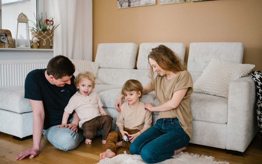 Domowa sesja rodzinna z&nbsp;dziećmi Poznań