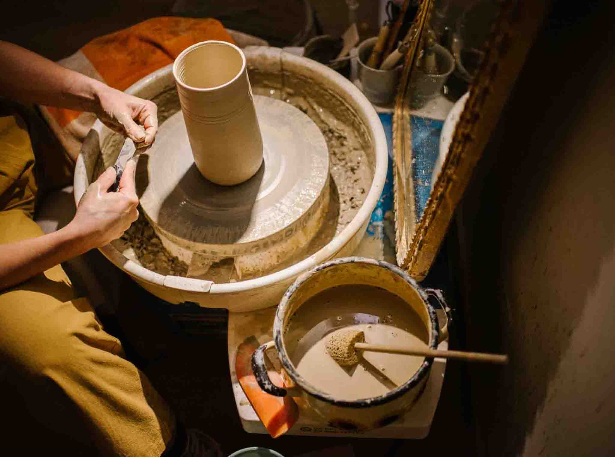 pracownia ceramiczna ceramika garncarstwo wywiad rozmowa Pani Woźna 2026 Poznań Czary z Ognia Dominika ceramika