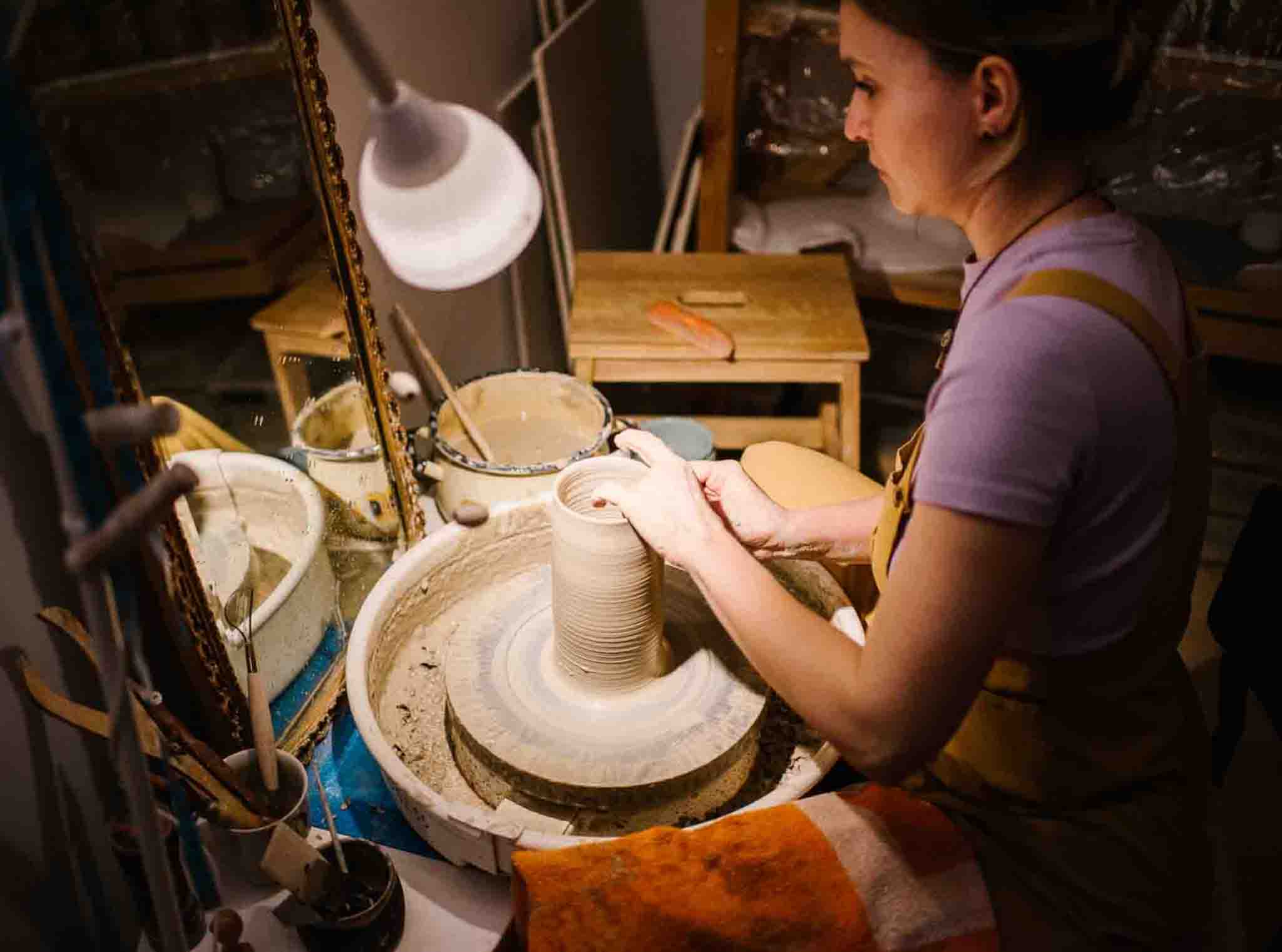 pracownia ceramiczna ceramika garncarstwo wywiad rozmowa Pani Woźna 2026 Poznań Czary z Ognia Dominika ceramika